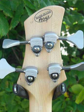 Roscoe Guitars Standard neck style